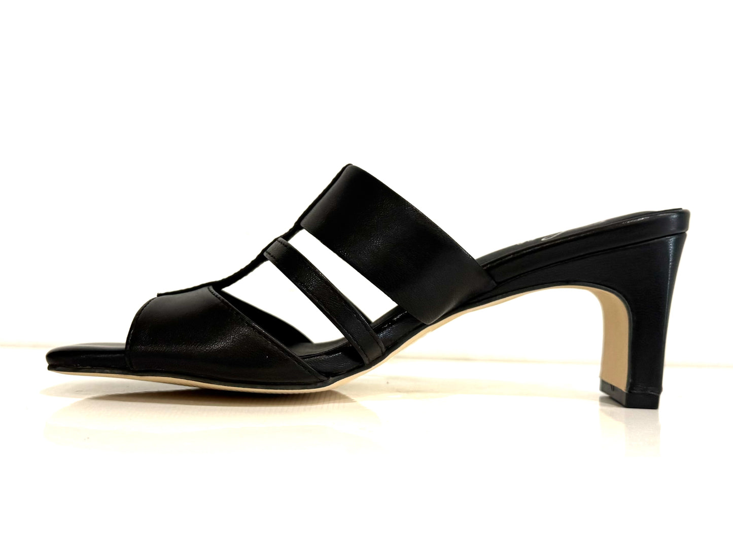 ISABELLA Pacific - Black Leather